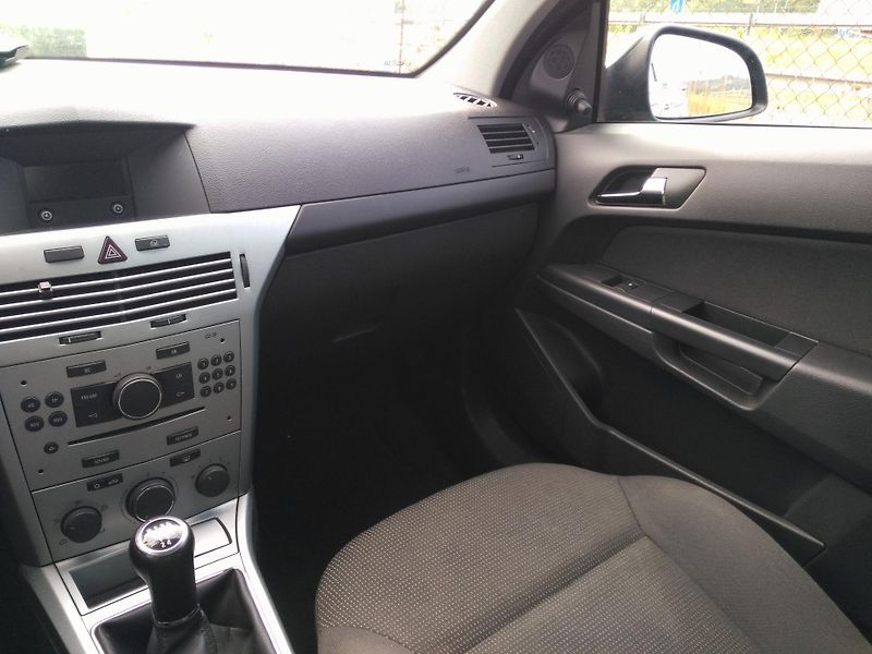 Opel Astra 1,6i /85 kW/ - fotka 9 z 28