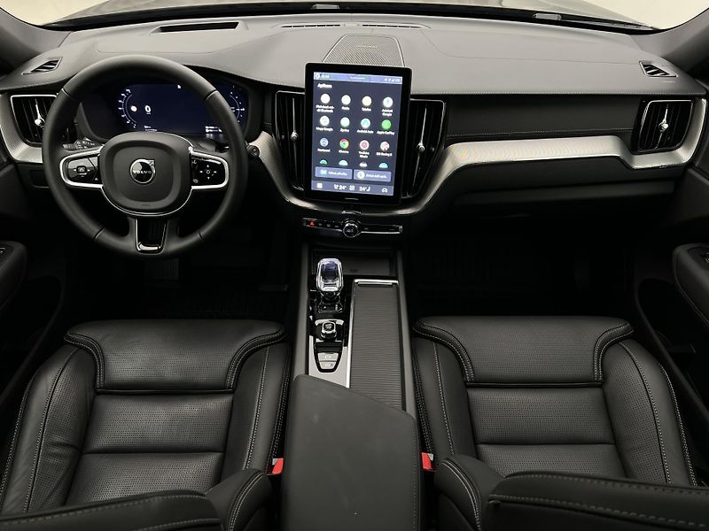 Volvo XC60 T8 AWD ULTRA BLACK RECHARGE CZ - fotka 2 z 50