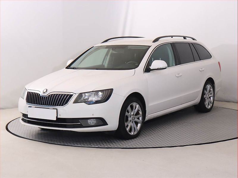 Škoda Superb (2014) 2.0 TDI, 4X4, Navi, Xenony - fotka 2 z 17