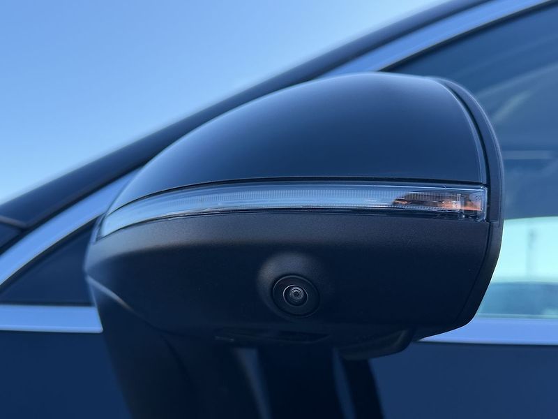 Mercedes-Benz GLC 200 d 4MATIC - fotka 23 z 35