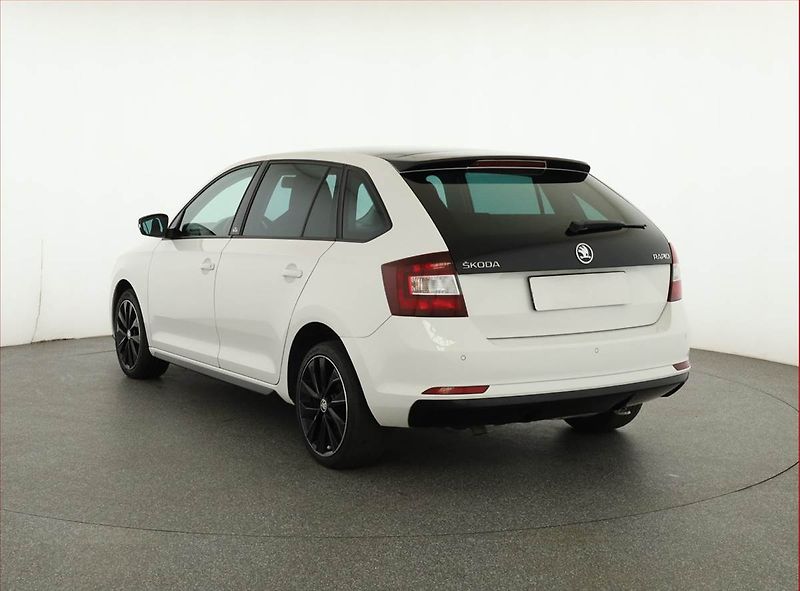 Škoda Rapid (2015) Spaceback 1.4 TDI, Xenony - fotka 4 z 20