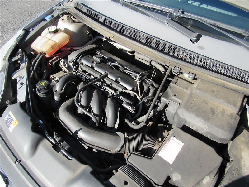 Ford Focus 1,6 74kW Combi - fotka 23 z 24