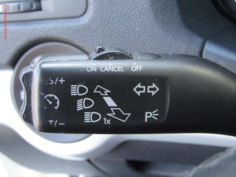 Škoda Octavia (2010) 2.0TDi, ČR, Ambiente - fotka 12 z 16