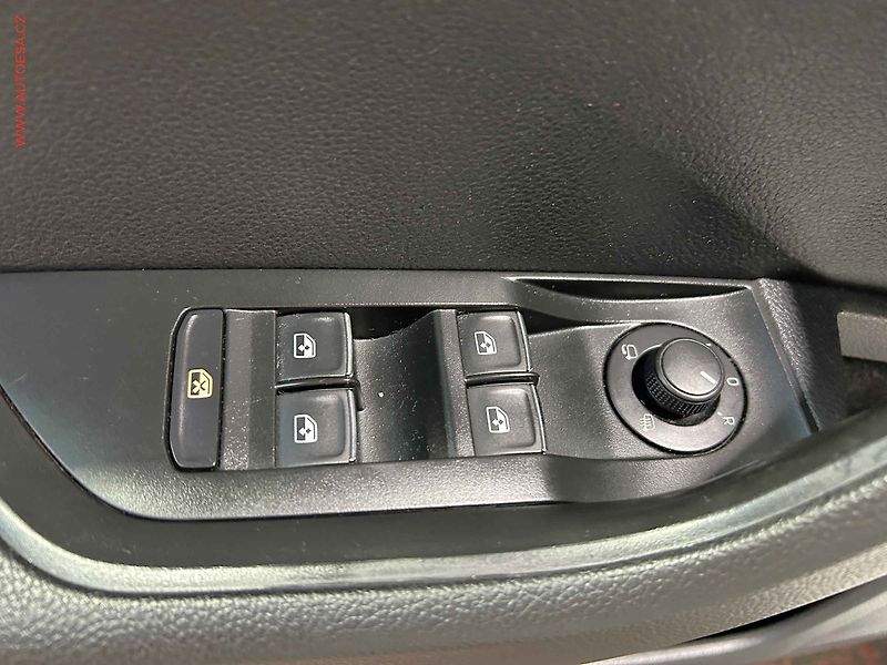Škoda Superb (2016) 2.0TDi 4x4, ČR, DSG, navi - fotka 12 z 17