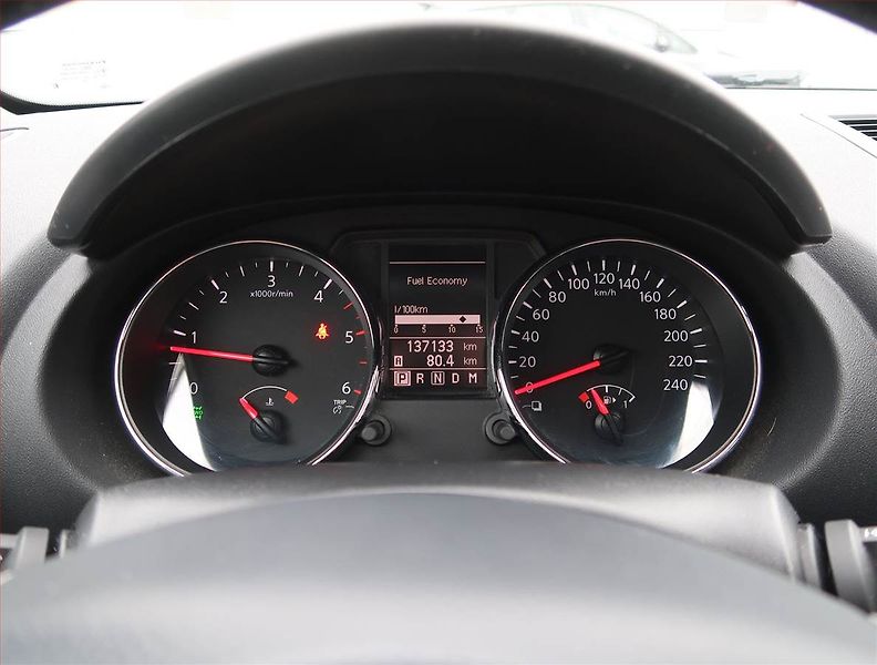 Nissan Qashqai (2012) i-Way 2.0 dCi, 4X4, Automat - fotka 11 z 19