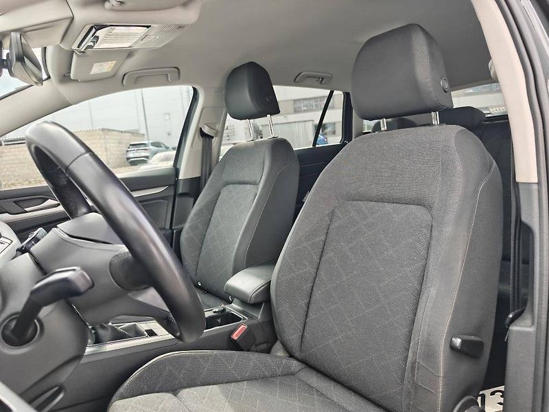 Volkswagen Golf Life 6G 1,0TSi - fotka 6 z 22