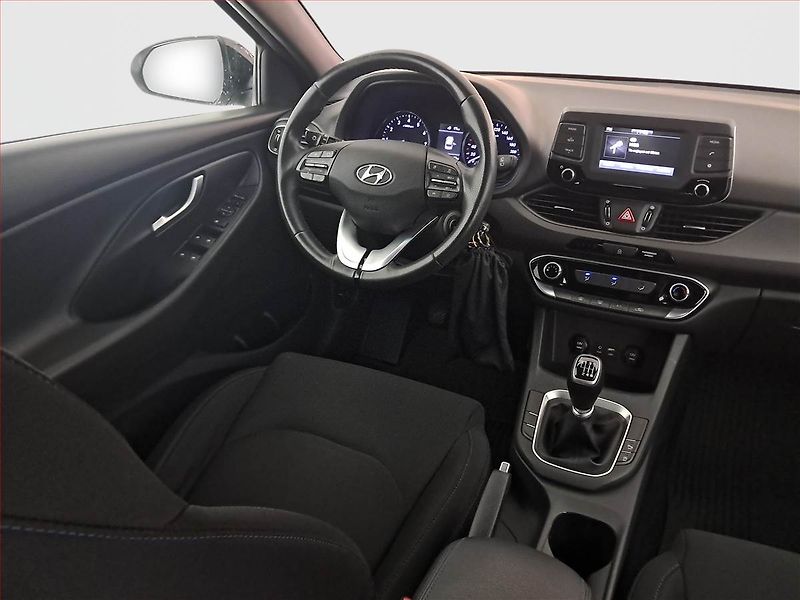 Hyundai i30 (2018) 1.4 T-GDI, ČR,1.maj - fotka 7 z 16