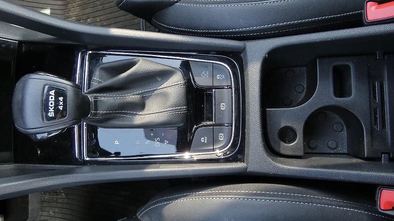 Škoda Kodiaq 2,0 TDI DSG 4x4 Sportline - fotka 18 z 25