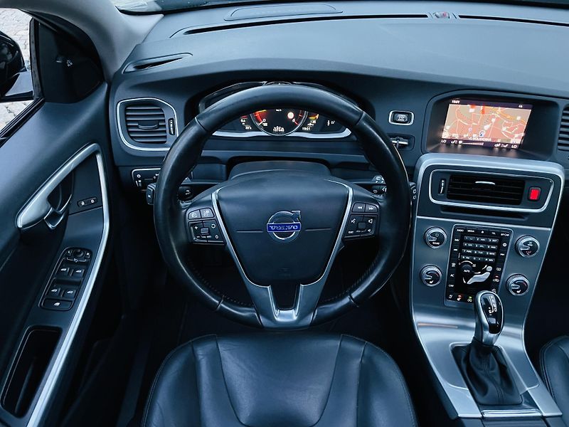 Volvo V60 2.4D4 5V AUTOMAT KAMERA TAŽNÉ - fotka 25 z 46