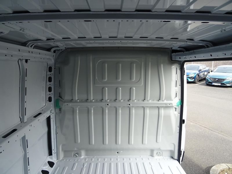 Peugeot Boxer (2026) Furgon L2H1 BHDi 120k MAN6 - fotka 12 z 37