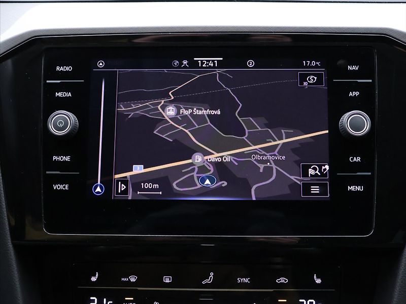 Volkswagen Passat 2,0 TDI 147kW DSG Matrix DPH - fotka 22 z 35
