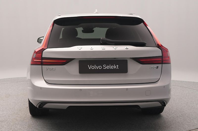 Volvo V90 B5 AWD PLUS DARK REZERVACE - fotka 9 z 36