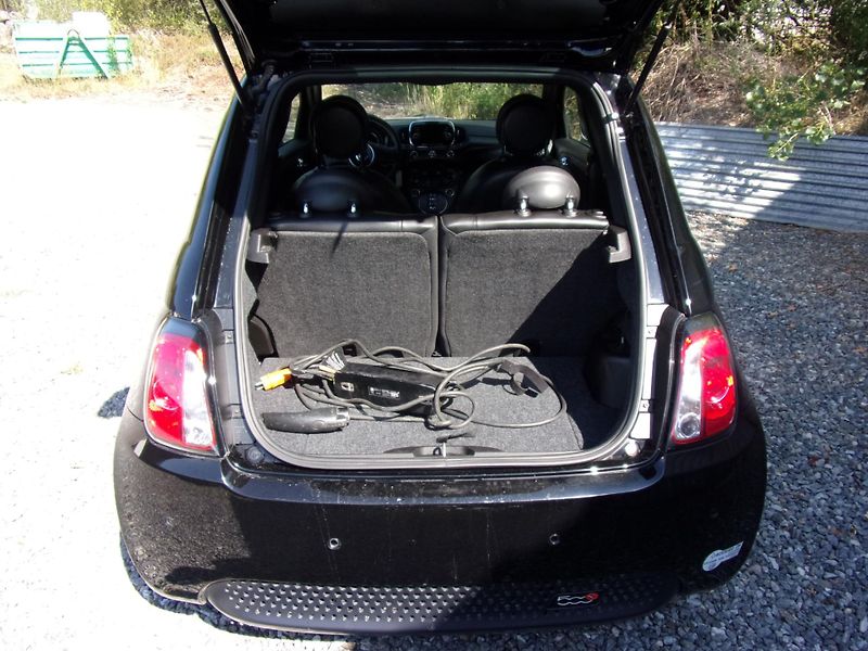 Fiat 500e (2016) 24kWh 83kW SYMPATICKÉ VYBAVENÉ - fotka 15 z 18