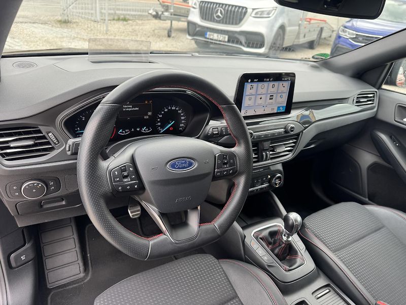 Ford Focus (2018) 2.0TDCi 110KW 1.Majitel ST  - fotka 14 z 34