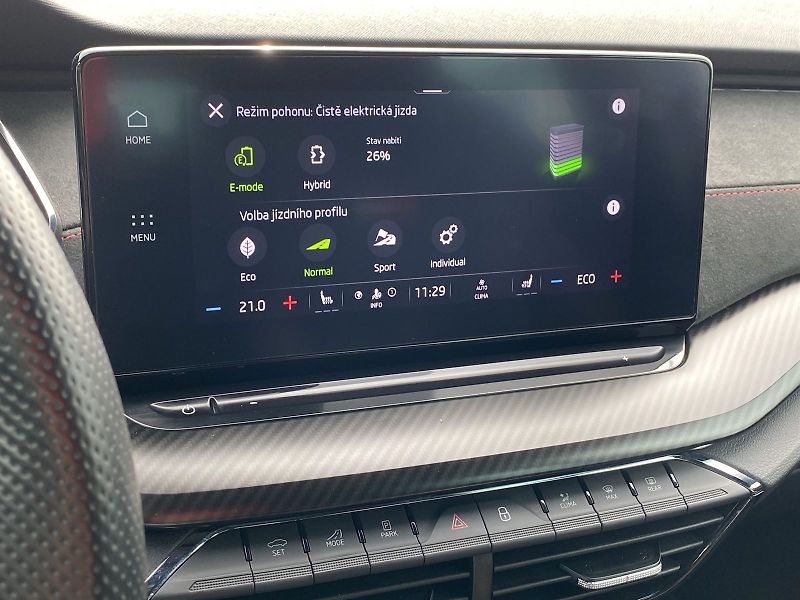 Škoda Octavia (2024) Combi 1.4 TSI iV DSG RS - fotka 13 z 35