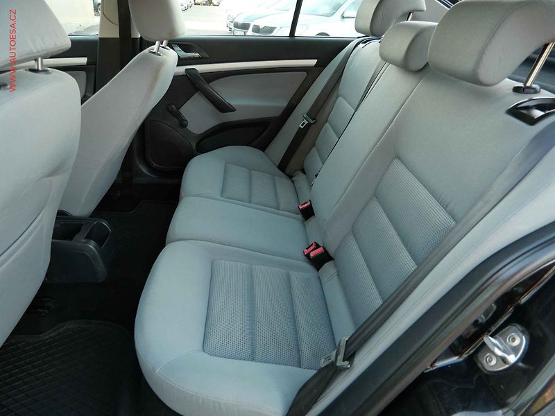 Škoda Octavia (2008) 1.6 MPi, ČR, AC, tažné - fotka 10 z 14