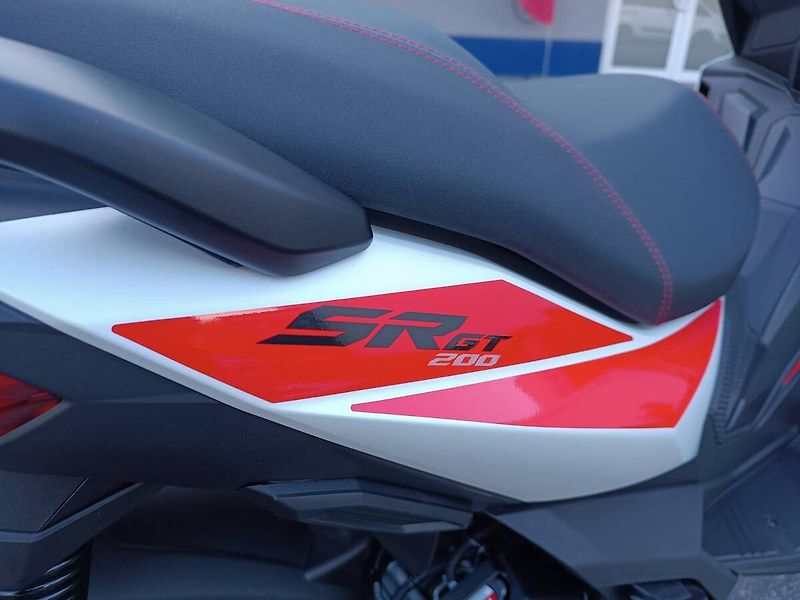 Aprilia SR GT 200 (2025) Sport ABS Space White - fotka 11 z 11