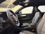 Volvo XC40 (2026) 2,0 B3 Black Edition 3132 - náhled 7