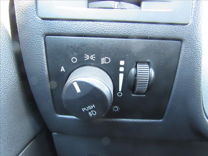 Dodge Challenger 3,6 L VVT 227kW - fotka 21 z 30