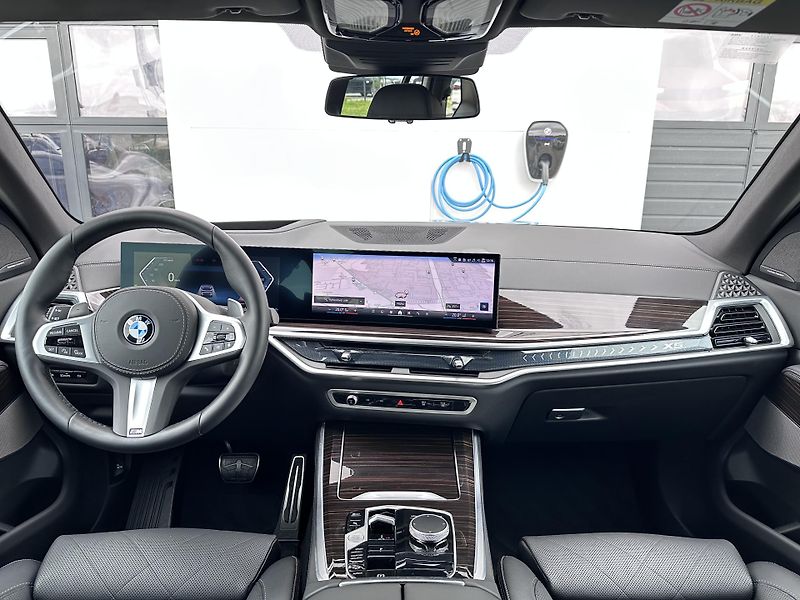 BMW X5 xDrive30d M-Sport - fotka 6 z 34