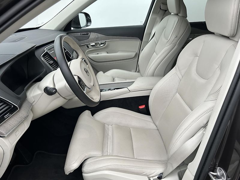 Volvo XC90 2.0  B5 4x4 Plus - fotka 11 z 31