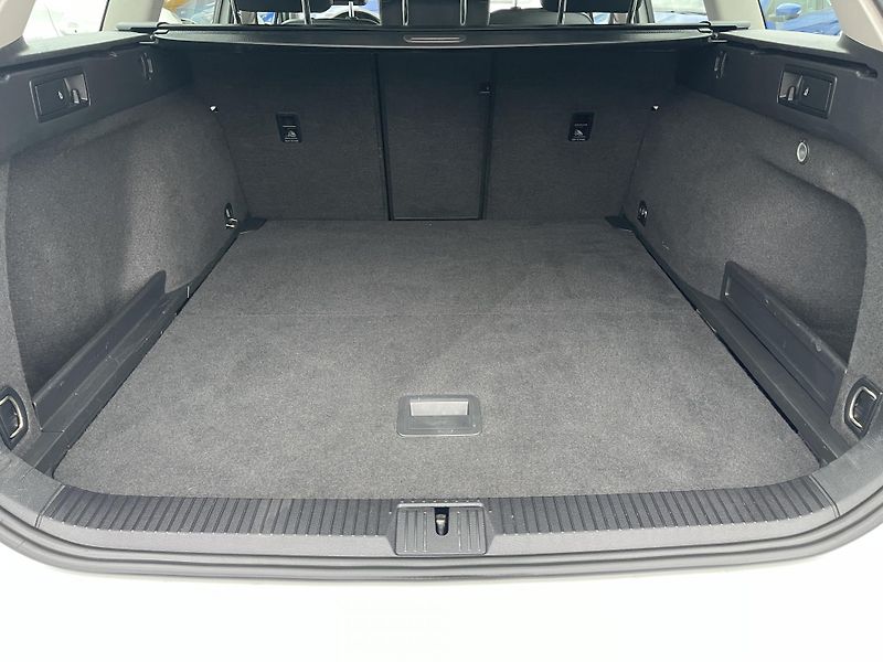 Volkswagen Passat 2.0TDi DSG 4x4 ELEGANCE-DPH-ČR - fotka 41 z 46