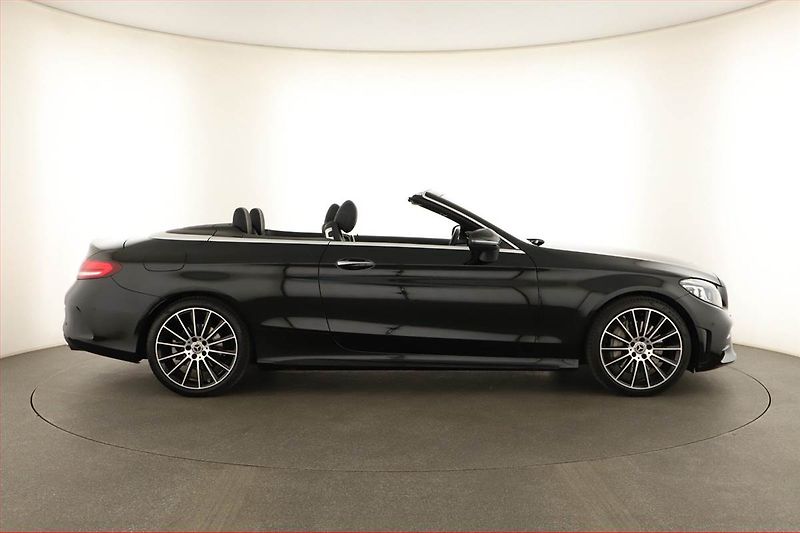 Mercedes-Benz Třídy C (2021) C 300 - fotka 6 z 22