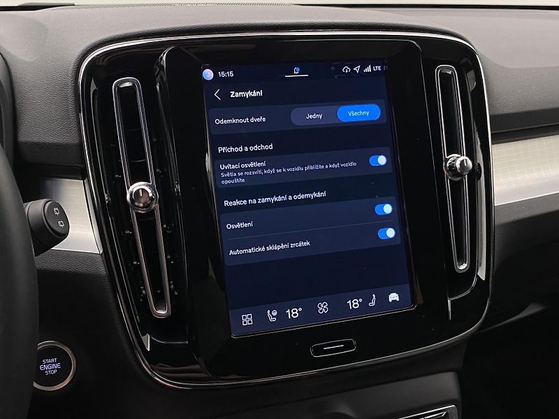 Volvo XC40 B3 AUT DARK PLUS - fotka 54 z 62