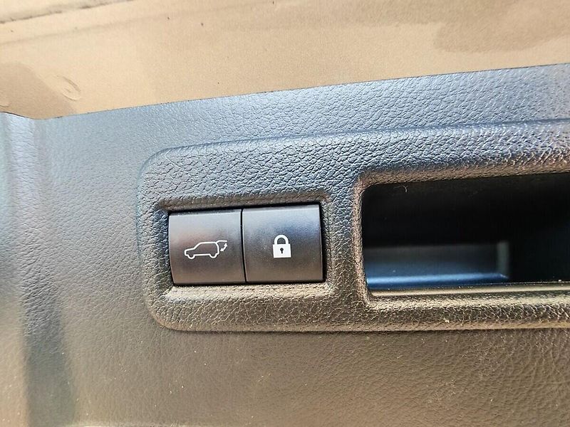 Lexus NX 300h 300h AWD PRESTIEGE SAFETY - fotka 11 z 43