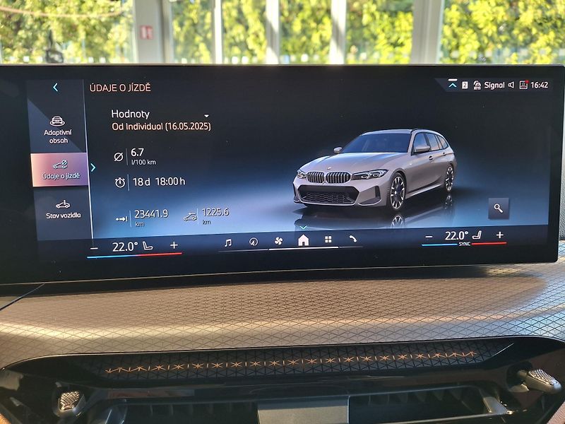 BMW Řada 3 320d xDrive Touring M-Sport - fotka 31 z 37
