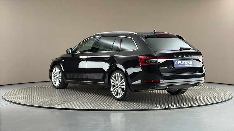 Škoda Superb 2.0 TDI DSG 4x4 L&K Combi - fotka 2 z 36