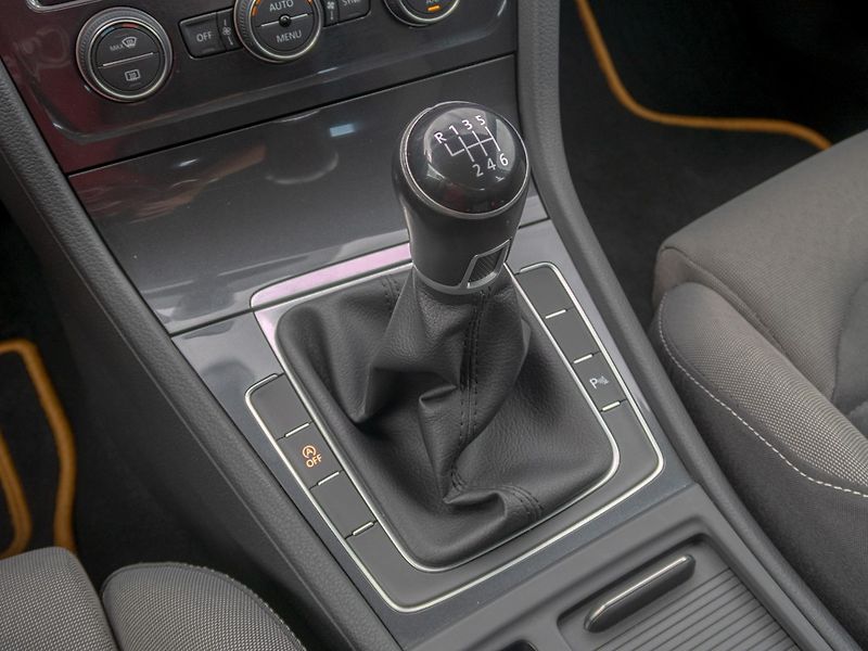 Volkswagen Golf (2018) ČR 1.0TSI 81KW – BARVA - fotka 30 z 52
