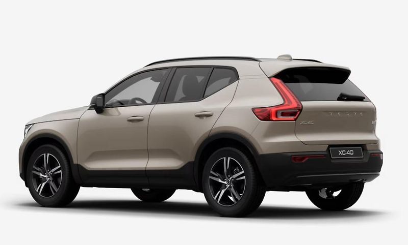 Volvo XC40 (2026) B3 AUT DARK PLUS - fotka 7 z 18