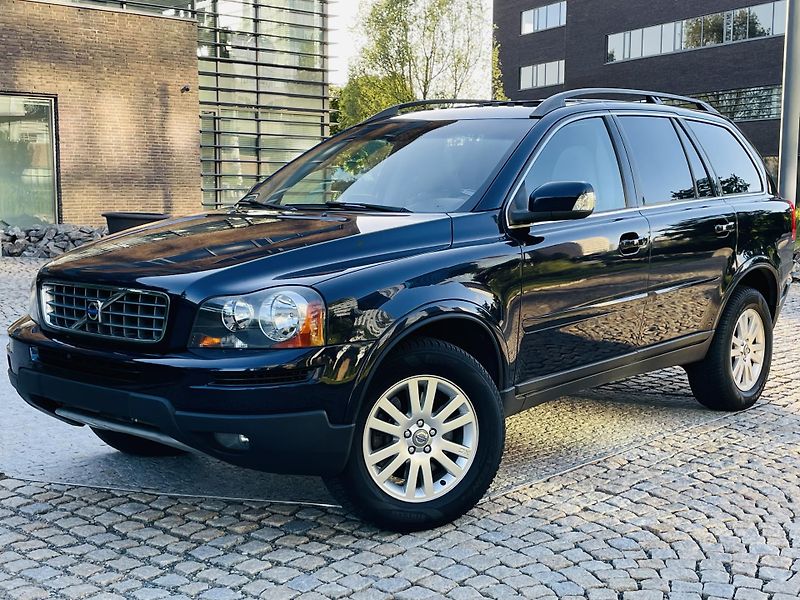 Volvo XC90 2.4D5 136KW 4x4 AUT SERVISKA - fotka 2 z 42
