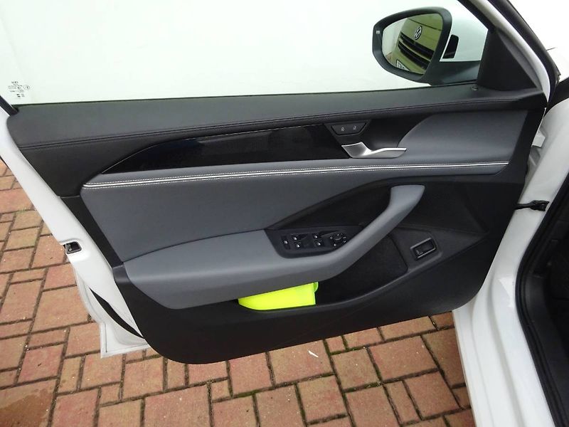 Volkswagen Passat (2024) 2,0 TDi/ 110kW DSG  Business - fotka 21 z 29
