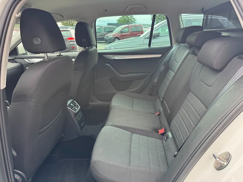 Škoda Octavia (2014) Elegance 1.6 TDI 4x4 77kW - fotka 13 z 33