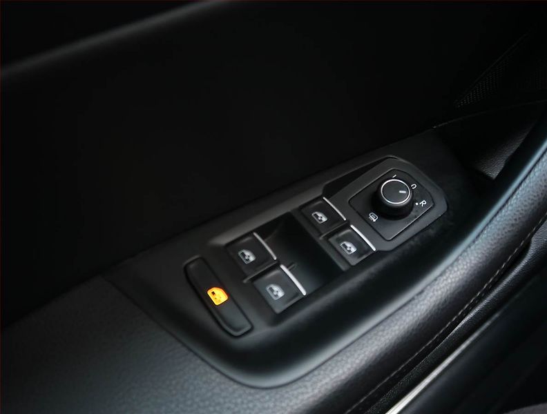 Volkswagen Passat (2018) 2.0 TDI, 4X4, Automat, Kůže - fotka 18 z 19
