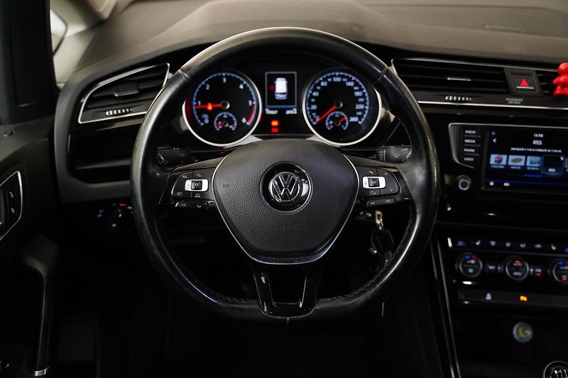 Volkswagen Touran - fotka 17 z 26