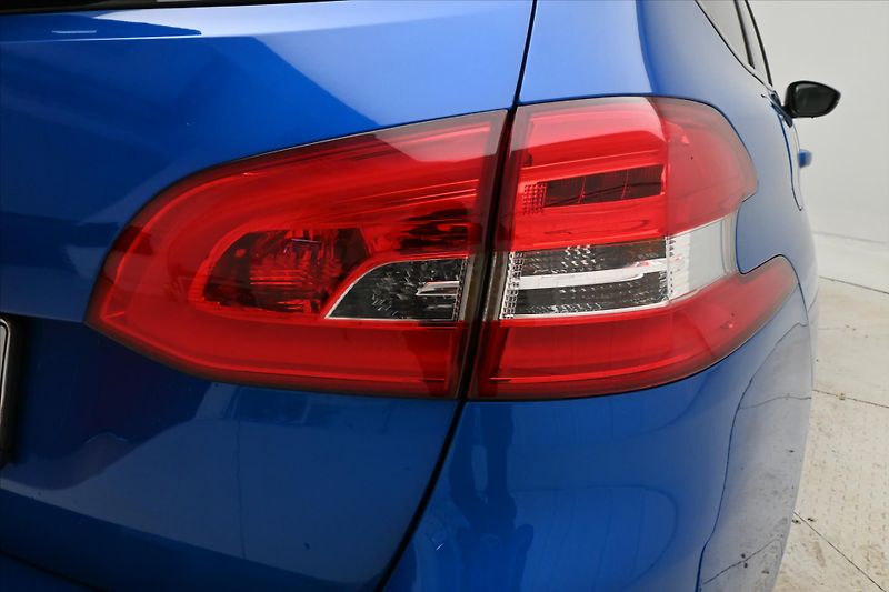 Peugeot 308 1,5 BlueHDI 96 kW Allure Záruk - fotka 30 z 31