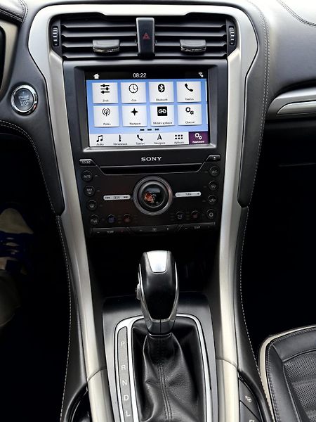 Ford Mondeo Vignale 2.0l hybrid 103 kW - fotka 13 z 21
