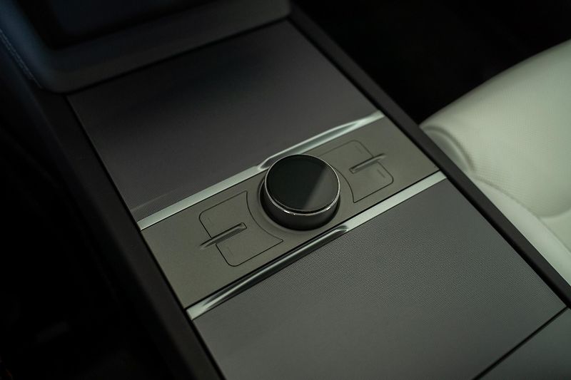 Tesla Model 3 (2024) PERFORMANCE HIGHLAND — DUAL  - fotka 21 z 24