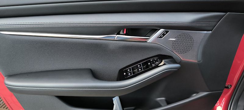 Mazda 3 (2022) Exclusive-line + BOSE - fotka 21 z 29