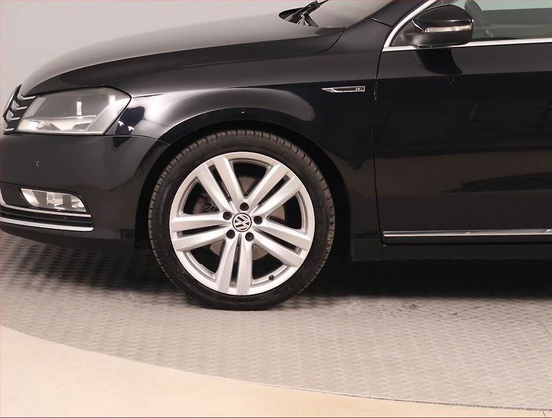 Volkswagen Passat (2012) Highline 2.0 TDI, Navi - fotka 15 z 16