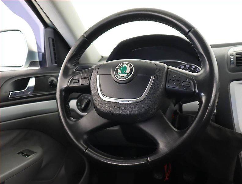 Škoda Octavia (2010) Ambiente 1.6 TDI, Serv.kniha - fotka 14 z 17
