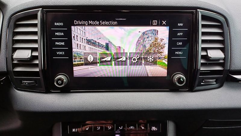 Škoda Karoq 2.0 TDI 110kW DSG 4x4 WEBASTO - fotka 35 z 50