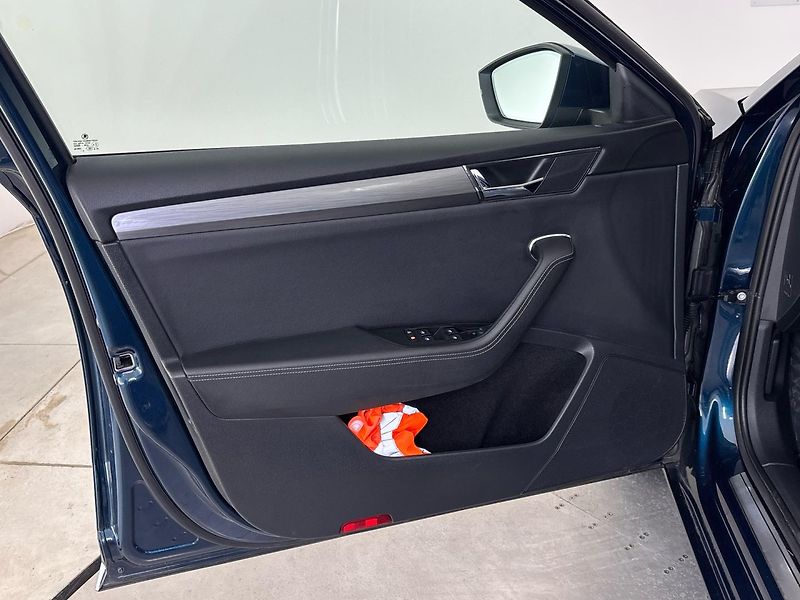 Škoda Superb Style DSG - fotka 13 z 30