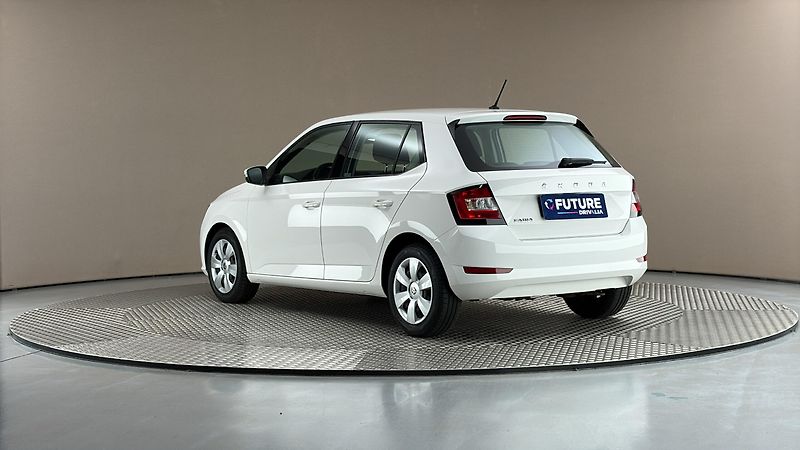 Škoda Fabia 1.0 TSI Active - fotka 2 z 23