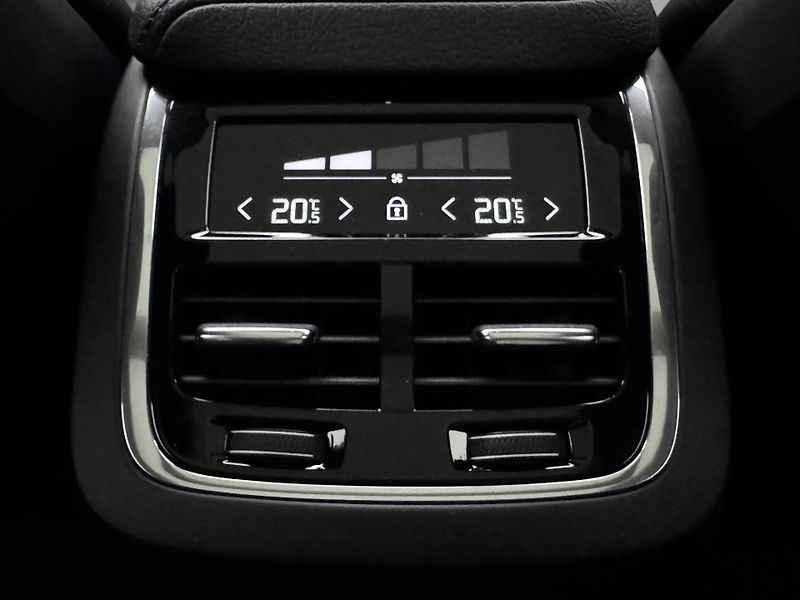 Volvo V60 CC MOMENTUM PRO AUT REZERVACE - fotka 27 z 48