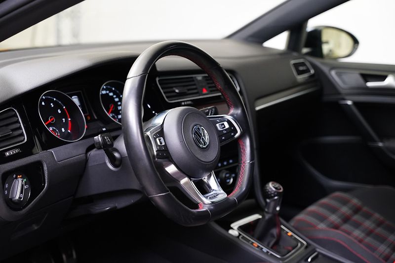 Volkswagen Golf - fotka 14 z 26