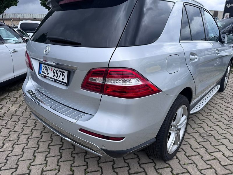 Mercedes-Benz Třídy M (2012) 350 3,0 CDI 190KW 4MATIC TAŽNÉ - fotka 12 z 50